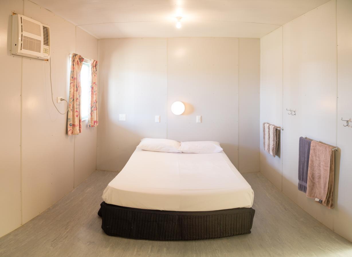 Stork Rd Budget Rooms - Private Rooms With Shared Bathrooms Access To Pool ロングリーチ エクステリア 写真